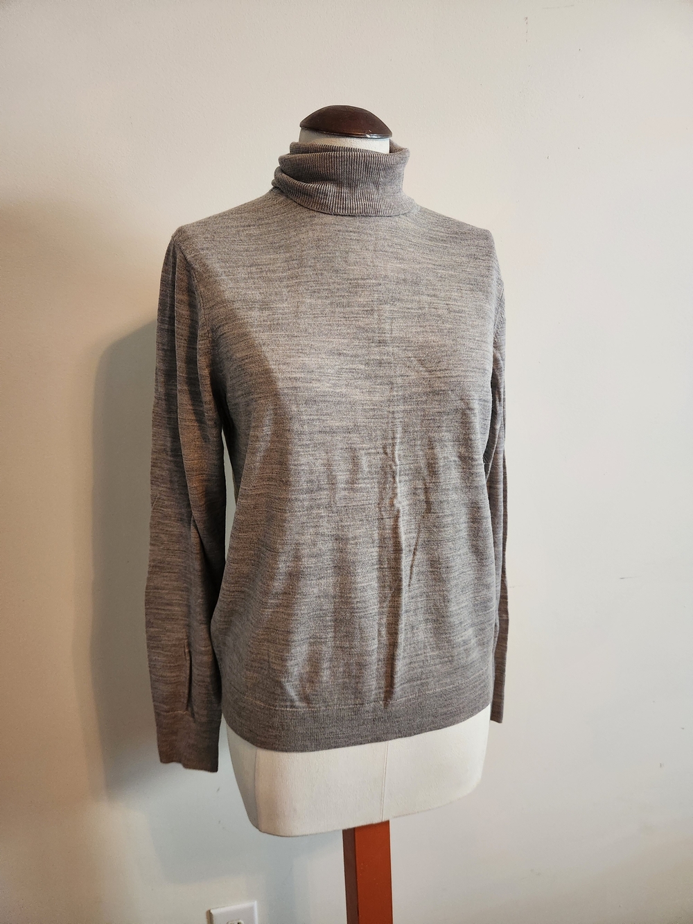 Uniqlo Light Gray Knit Turtleneck
